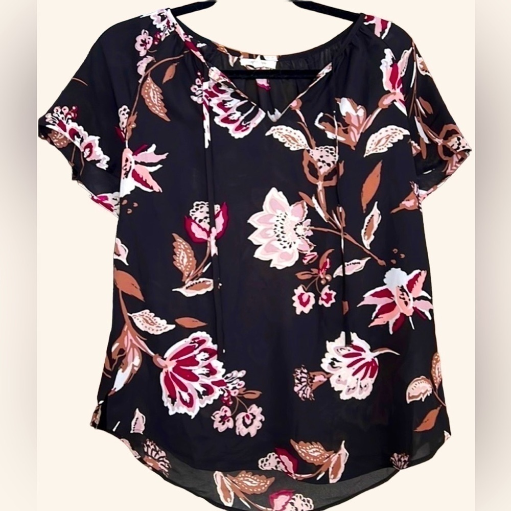 MAURICES Black/Burgundy/Pink/White Floral Flutter Sleeve Blouse, Size Small, GUC